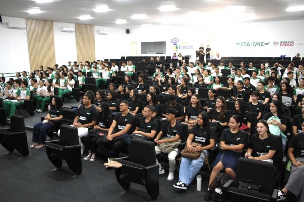 Mais de 1.200 estudantes iniciam preparação para alcançar nota mil no Enem(Imagem:João Pio)