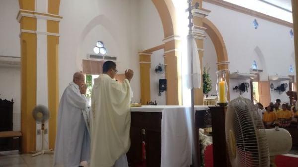 Missas de P&aacute;scoa s&atilde;o celebradas em diversas igrejas de Floriano.(Imagem:FlorianoNews)