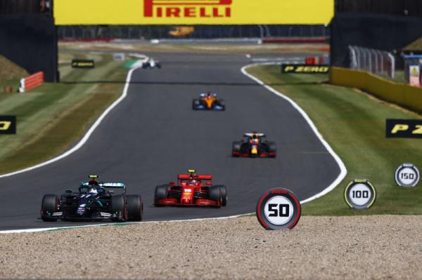 Em dobradinha da Mercedes, Hamilton dá o troco em Bottas e é o mais rápido do dia