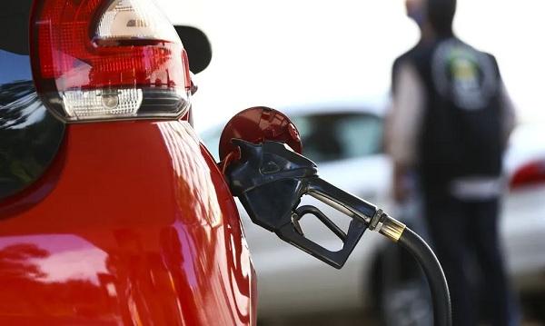 Procon-PI investiga cobrança irregular de impostos federais e aumento no preço do litro da gasolina