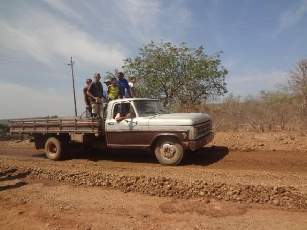 Prefeitura visita obras de recupera&ccedil;&atilde;o em estradas.(Imagem:FlorianoNews)