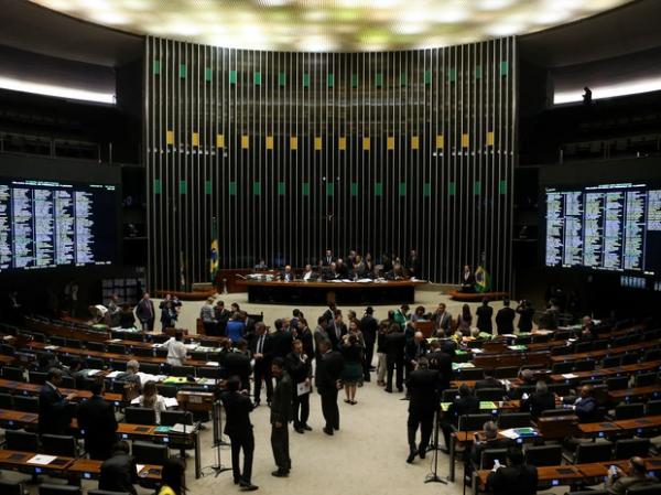 Câmara vota neste domingo se abre processo de impeachment de Dilma