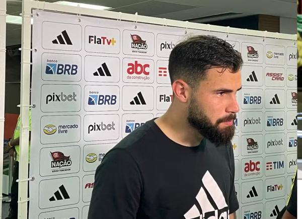 Matheus Cunha detona bola do Carioca após vitória do Flamengo: "Para aposentar goleiro"