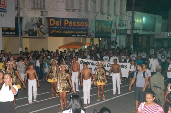 Florianenses prestigiaram o desfile c&iacute;vico militar de 7 de Setembro.(Imagem:Waldemir Miranda)