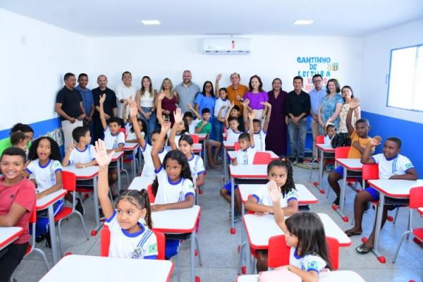 Prefeitura entrega escola completamente reformada à comunidade Exu nos 128 anos de Floriano