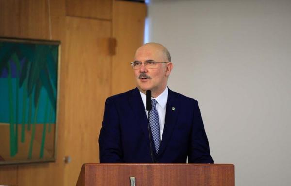 Declarações de ministro da Educação sobre gays e papel do MEC contrariam lei, dizem especialistas