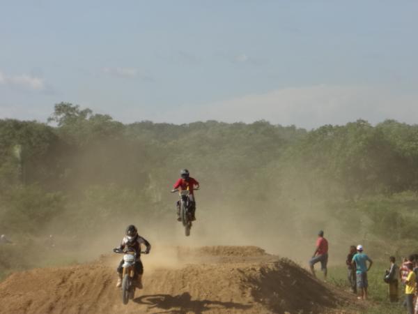 Motocross agita final de semana em Regenera&ccedil;&atilde;o.(Imagem:FlorianoNews)
