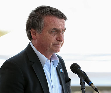 Juiz dá 72 horas para Bolsonaro explicar medidas para controlar queimadas