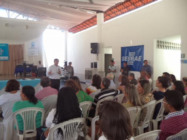 Governador ministra palestra sobre projetos de desenvolvimento no Piauí.(Imagem:FlorianoNews)