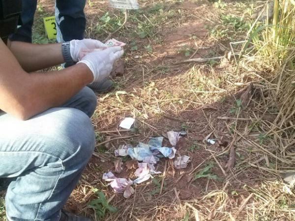 Assaltante morre e dois conseguem fugir após troca de tiros com a polícia