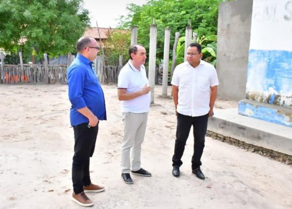 Secret&aacute;rio de Educa&ccedil;&atilde;o, Nylfranyo Ferreira; prefeito de Floriano, Ant&ocirc;nio Reis e o vereador Dessim Almeida.(Imagem:Reprodu&ccedil;&atilde;o/Instagram)