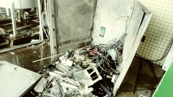 Criminosos explodem caixa eletr&ocirc;nico e fogem levando dinheiro em Floriano.(Imagem:FlorianoNews)