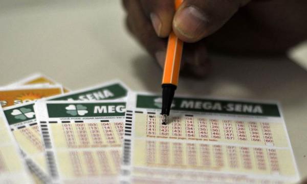 Mega-Sena acumula e pode pagar R$ 40 milhões na quarta-feira