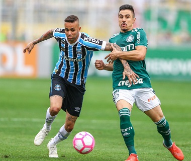 Palmeiras vence o Grêmio no Pacaembu e segue isolado na liderança