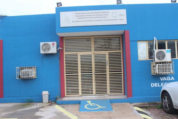 Cuidador é preso acusado de estuprar adolescente com paralisia cerebral dentro de escola