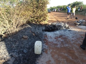 Jovem morre e outra fica ferida após moto colidir com jumento em Oeiras