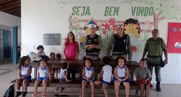 Pol&iacute;cia Militar realiza visita &agrave;s escolas municipais de Floriano.(Imagem:Reprodu&ccedil;&atilde;o/Instagram)