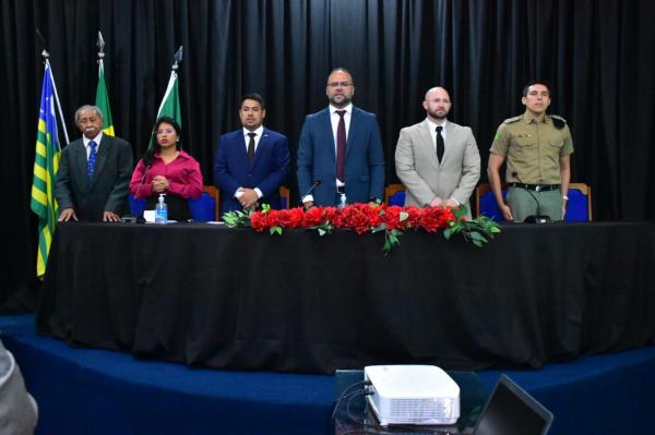 Câmara Municipal de Floriano homenageia advogados em sessão solene