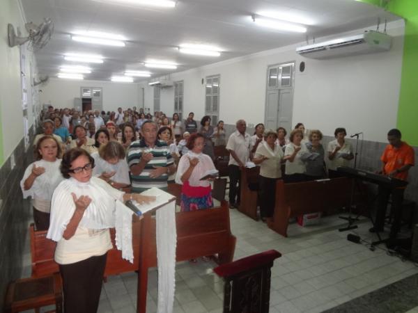 Cat&oacute;licos celebram Corpus Christi com missa e prociss&atilde;o em Floriano.(Imagem:FlorianoNews)