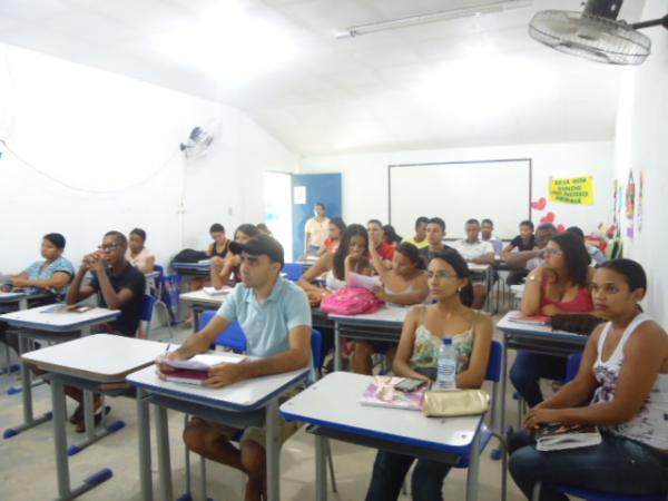 Alunos das escolas estaduais de Floriano se preparam para o Enem