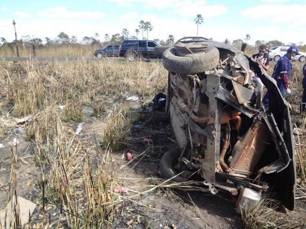 Duas pessoas morrem após veículo capotar na BR-316 no Sul do Piauí