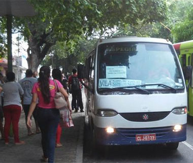 Motoristas paralisam 100% dos ônibus e só voltam após pagamento de salários