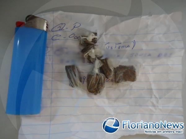 Menor &eacute; apreendido por porte de entorpecentes em Floriano.(Imagem:FlorianoNews)