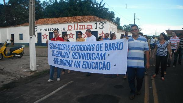 Manifesta&ccedil;&atilde;o marca in&iacute;cio da greve dos profissionais da educa&ccedil;&atilde;o de Bar&atilde;o de Graja&uacute;.(Imagem:FlorianoNews)