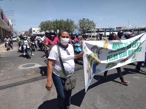 Servidores p&uacute;blicos realizam manifesta&ccedil;&atilde;o por reajuste salarial, em Floriano.(Imagem:FlorianoNews)