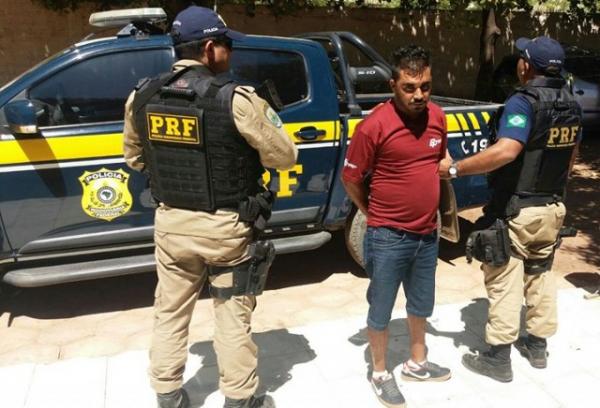 PRF prende homem com mandado de prisão em aberto por assalto a banco