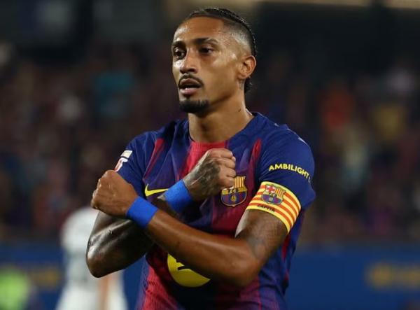 Raphinha entra na lista dos 50 maiores artilheiros da história do Barcelona(Imagem:Reprodução / Reuters)