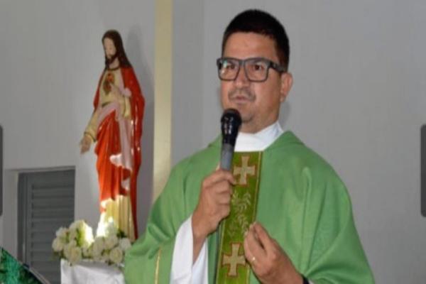 Padre acusado de abuso sexual é encontrado morto dentro de casa no Piauí