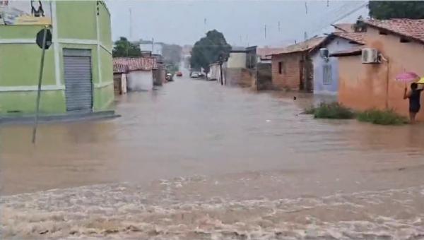 Fortes chuvas causam alagamentos em Floriano e mobilizam Corpo de Bombeiros para resgates(Imagem:Reprodução)