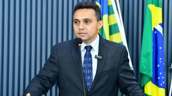 James Rodrigues destaca a importância da estrutura de escolas para oferecer educação de qualidade