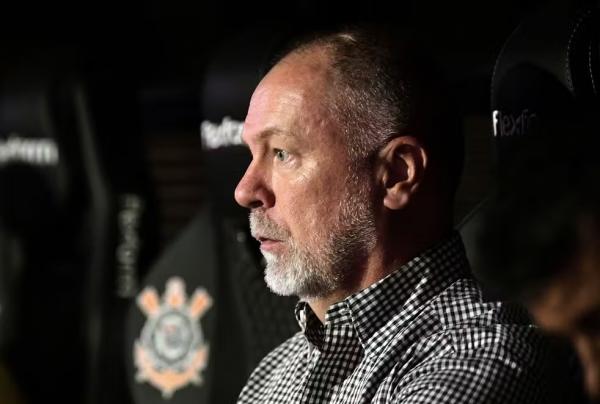 Corinthians demite Mano Menezes; Márcio Zanardi é favorito