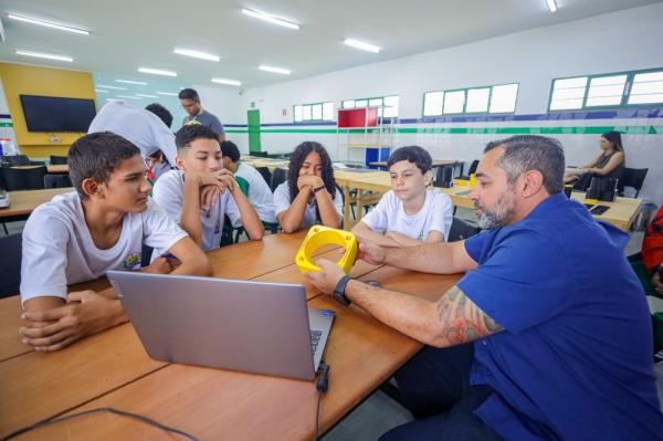 Mais de 30 mil estudantes da rede p&uacute;blica estadual est&atilde;o tendo aulas de rob&oacute;tica(Imagem:Divulga&ccedil;&atilde;o)
