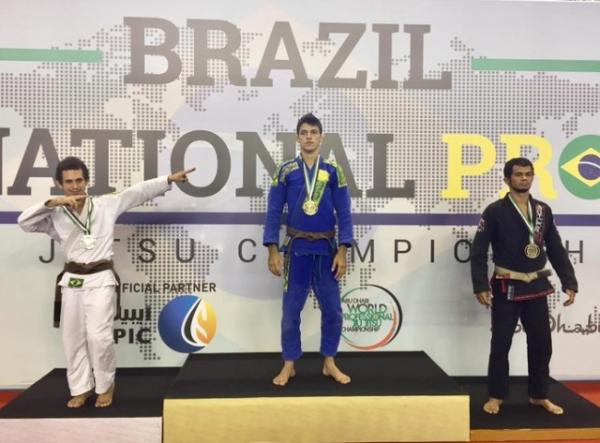 Lutador Lívio Ribeiro vence seletiva e garante vaga no Mundial de jiu-jitsu
