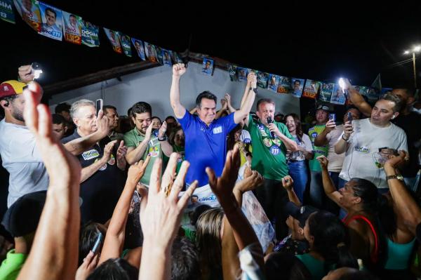  Ciro &eacute; recebido sob aplausos em carreata em Campo Maior(Imagem:Ascom)