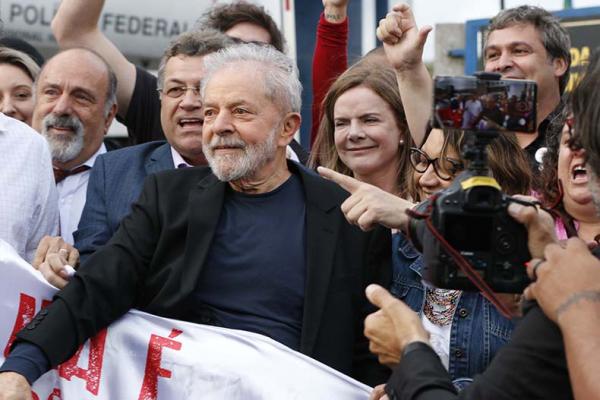 Direita aprendeu a usar as redes sociais mais que nós, diz Lula