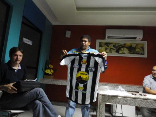 Nova camisa(Imagem:FN)