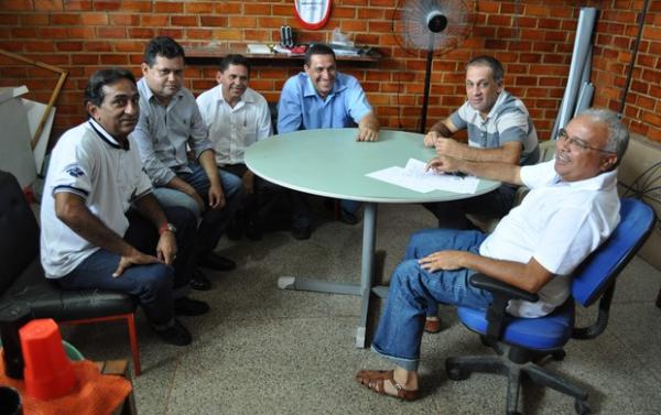 Reuni&atilde;o que selou o destino do t&eacute;cnico Celso Teixeira.(Imagem:Renan Morais/GLOBOESPORTE.COM)