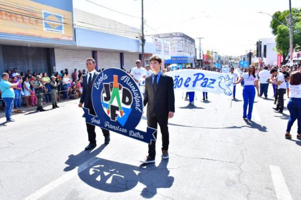 Desfile C&iacute;vico marca as comemora&ccedil;&otilde;es pela Independ&ecirc;ncia do Brasil em Floriano.(Imagem:Secom)