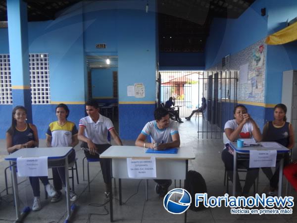 Reuni&atilde;o sobre elei&ccedil;&atilde;o do Gr&ecirc;mio Estudantil &eacute; realizada na escola Djalma Nunes.(Imagem:FlorianoNews)