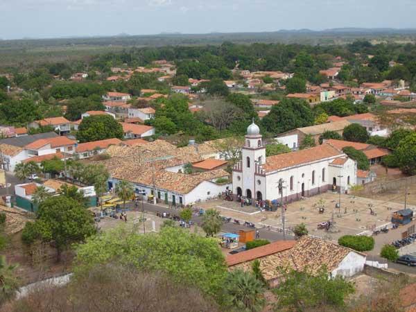 Motorista fica ferido após carro capotar e cair em barragem de José de Freitas