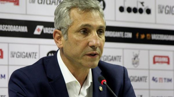 Campello anuncia pagamento de salários e afirma que está em dia com atletas e funcionários do Vasco