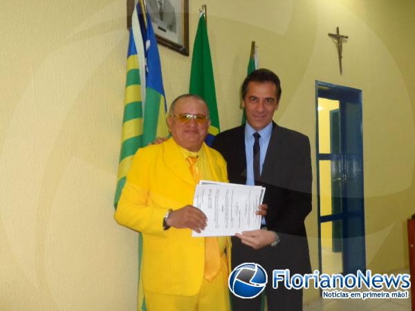 Medalha do M&eacute;rito Agr&ocirc;nomo Parentes &eacute; concedida ao Rep&oacute;rter Amarelinho e ao Prof. Luiz Paulo.(Imagem:FlorianoNews)