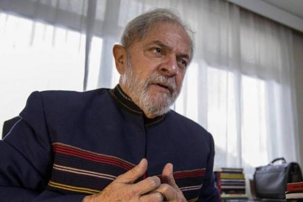 Hoje na prisão, Lula brilhou no Fórum de Davos em 2003