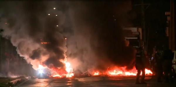 Manifestantes bloqueiam BR-316 em Teresina, no Piau&iacute;.(Imagem:Reprodu&ccedil;&atilde;o/TV Clube)