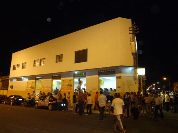 Gilberto J&uacute;nior inaugurou comit&ecirc; pol&iacute;tico do PSB em Floriano.(Imagem:FlorianoNews)