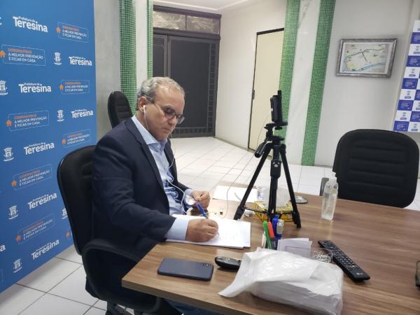 Prefeito de Teresina exonera todos os servidores de cargos comissionados e de confiança